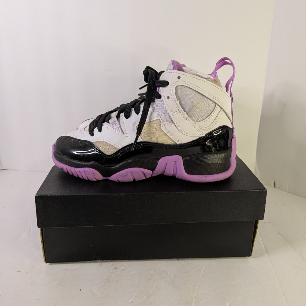 Jordan Jumpman Two Trey sneakers Kid's Size 3.5Y